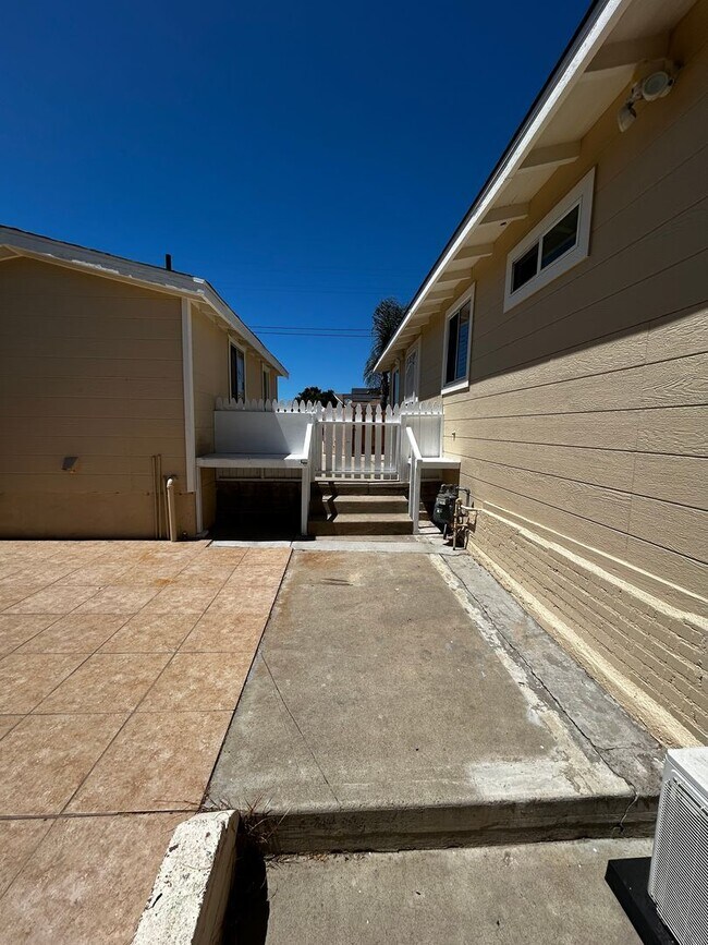 Building Photo - 2764 Wilma St