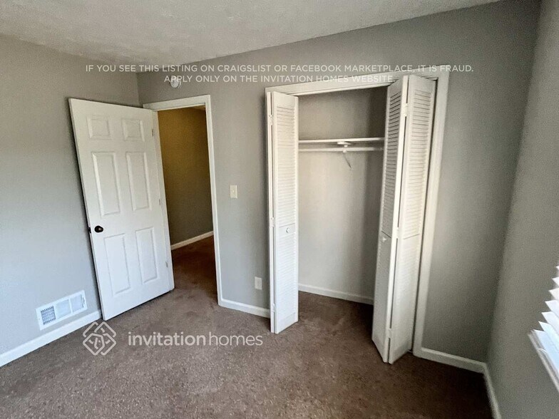 Building Photo - 230 Meadowood Ct