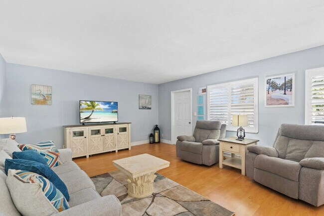 Building Photo - 2424 NE 9th St