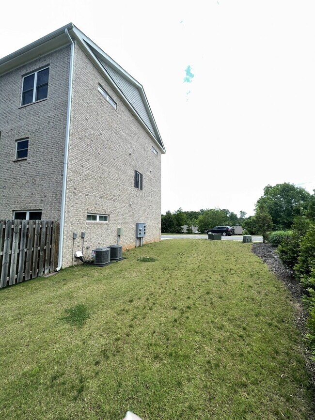 Building Photo - 4805 Wil Ray Ln