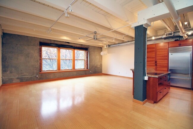 Building Photo - 416 NW 13th Ave