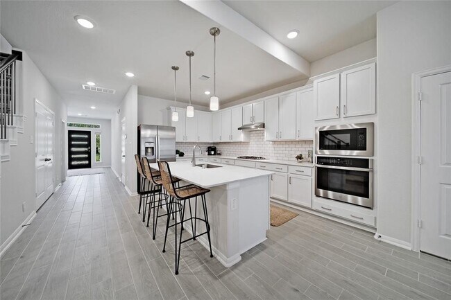 Building Photo - 2121 Solstice Blvd