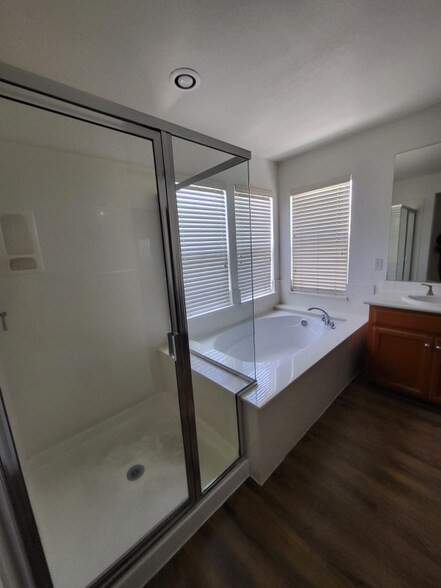 Building Photo - 949 Mason Ct