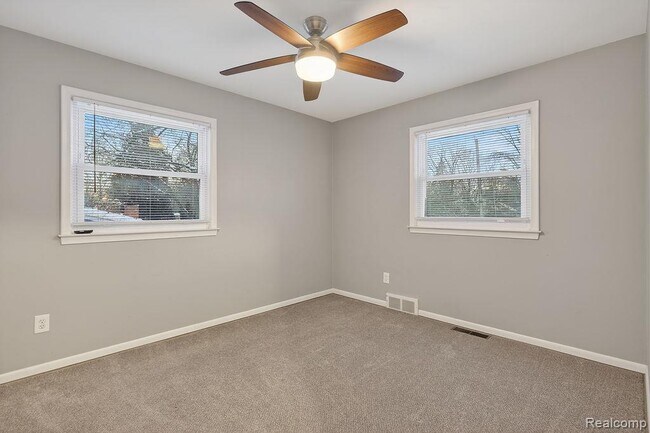 Building Photo - 126 Orchardale Dr