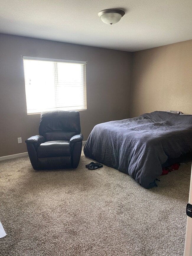 Building Photo - 3 bed 2.5 Bath Twin Home SORRY NO PETS!!