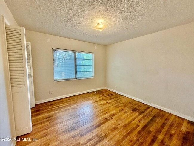 Building Photo - 1348 Crestwood St