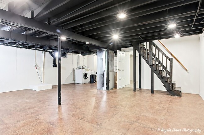 Building Photo - 1219 Brentwood Dr