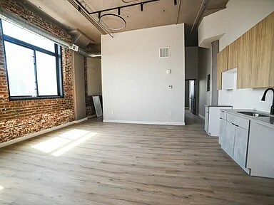 Building Photo - 2201 Castor Ave