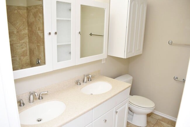 Building Photo - 14000 Silkwood Dr