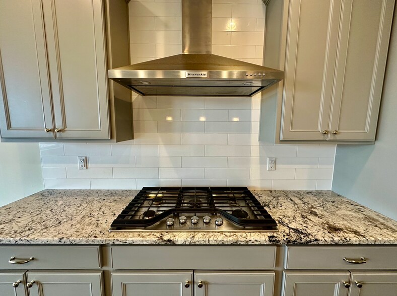 Building Photo - 2750 St. Regis Way