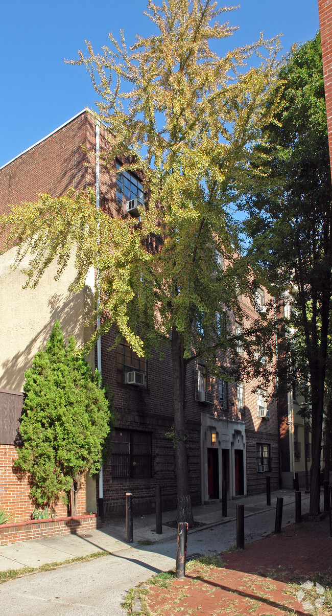 Building Photo - The Barrymore