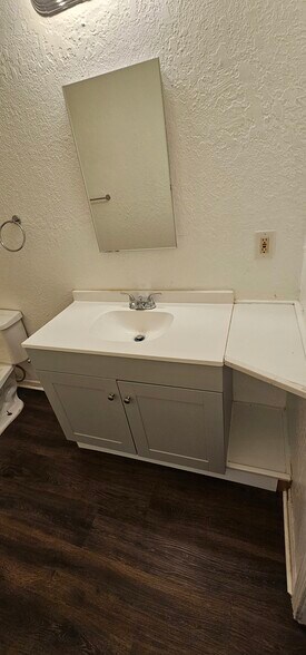 Building Photo - 720 N 70th St