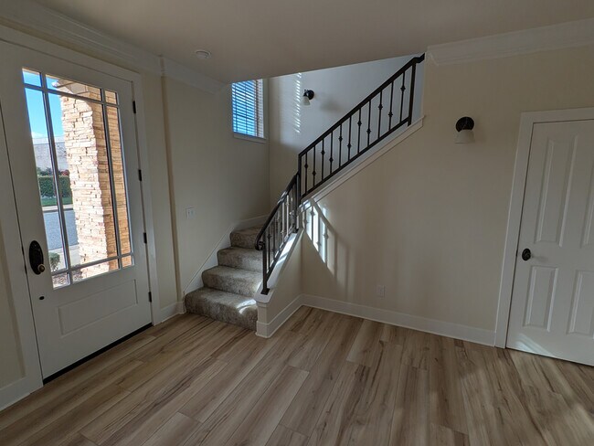 Building Photo - 5592 Diamond Ridge Dr