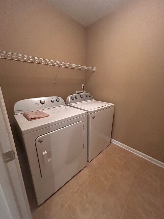 Building Photo - Amazing 3BR Townhome in The Pines at Charleston Park!