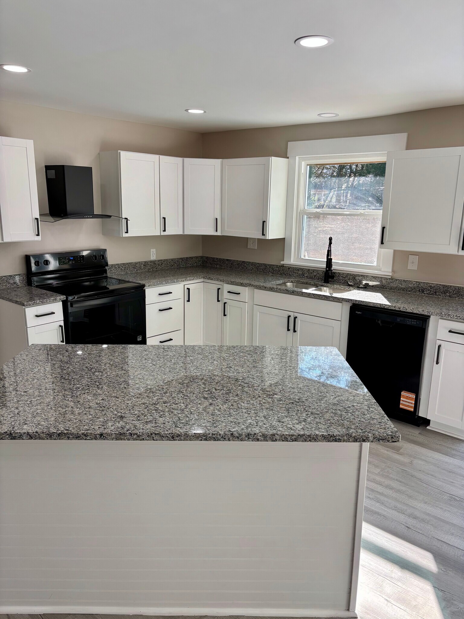 Building Photo - 1136 Chadford Rd