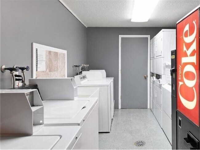 Building Photo - 605 S 9th St