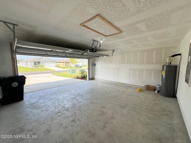 Building Photo - 2424 Falling Star Ln