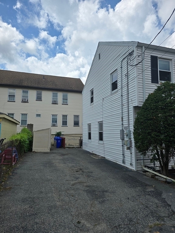 Building Photo - 137 Alden St