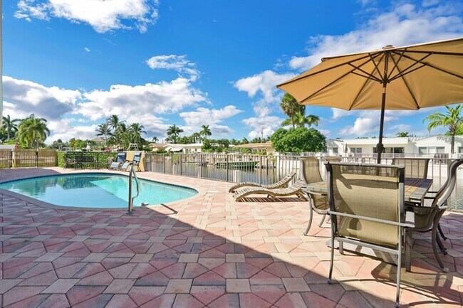 Building Photo - 4101 NE 24th Ave