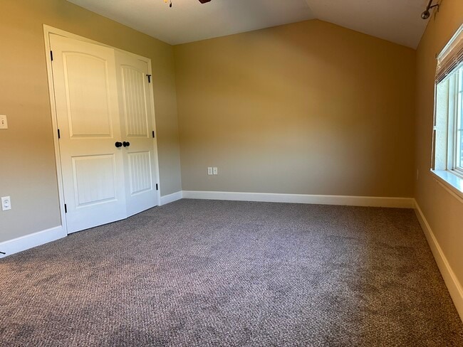 Building Photo - 12310 Hunter Dr