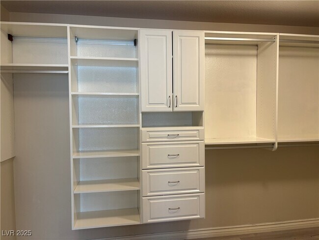 Building Photo - 5273 Candlespice Way