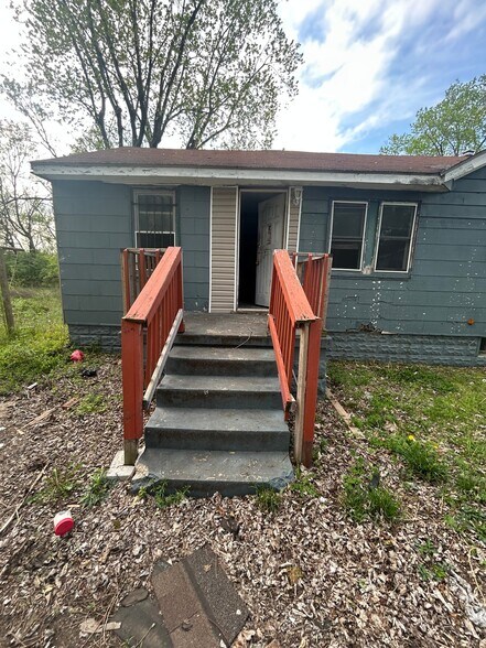 Building Photo - 2332 Renois Ln