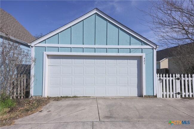 Building Photo - 421 Shadow Point