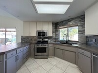 Building Photo - 946 St Ann Dr