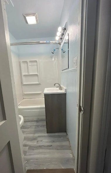 Building Photo - 509 E North St