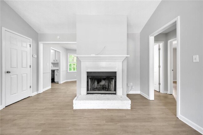 Building Photo - 608 Wood Ridge Dr