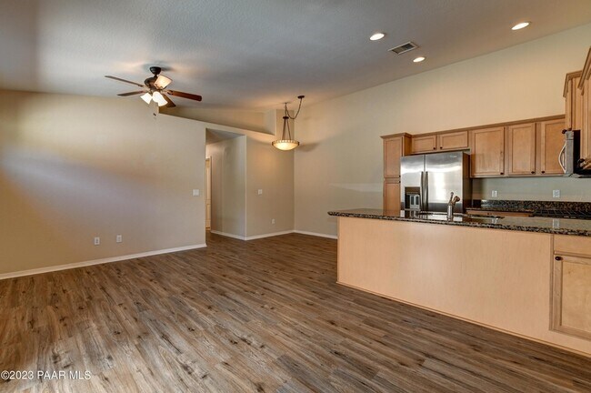 Building Photo - 915 Gail Gardner Way