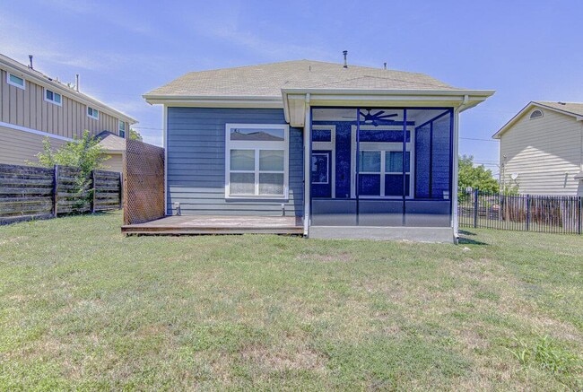 Building Photo - 2117 Maxwell Ln