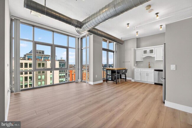 Building Photo - 811 4th St NW