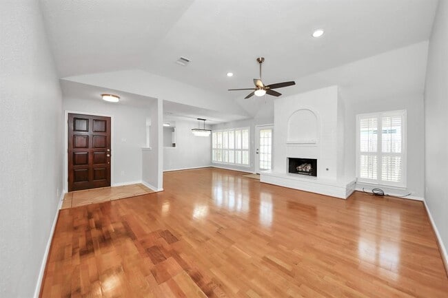 Building Photo - 12407 Meadow Ridge Dr