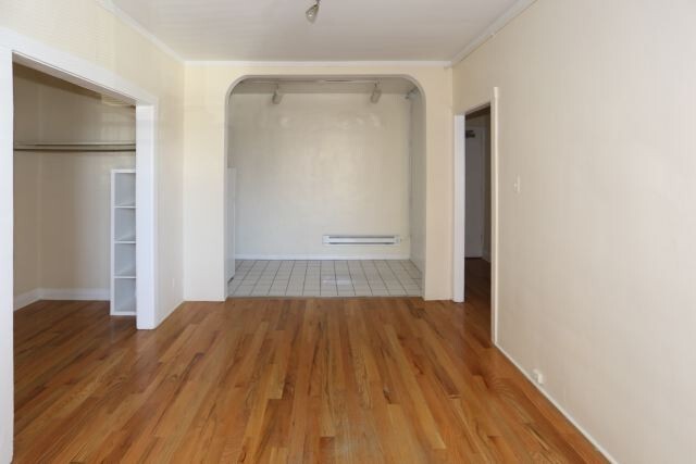 Building Photo - 516 W Melrose St