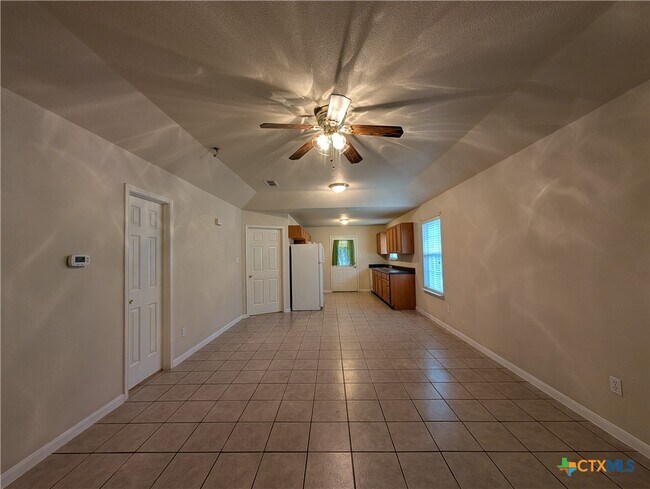 Building Photo - 956 Misty Acres Dr