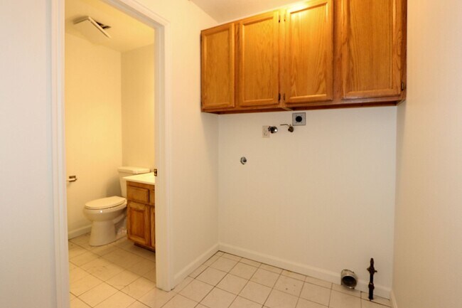 Building Photo - 7831cd - Bickmore, D.