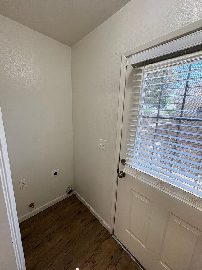 Building Photo - 1897