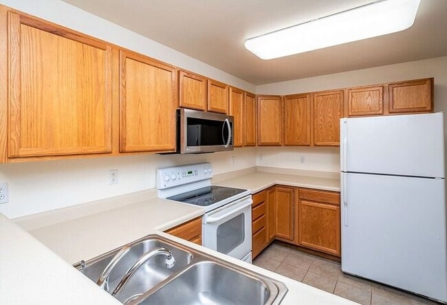 Building Photo - $2,595 | 3 Bedroom + Bonus Room, 2 Bathroo...