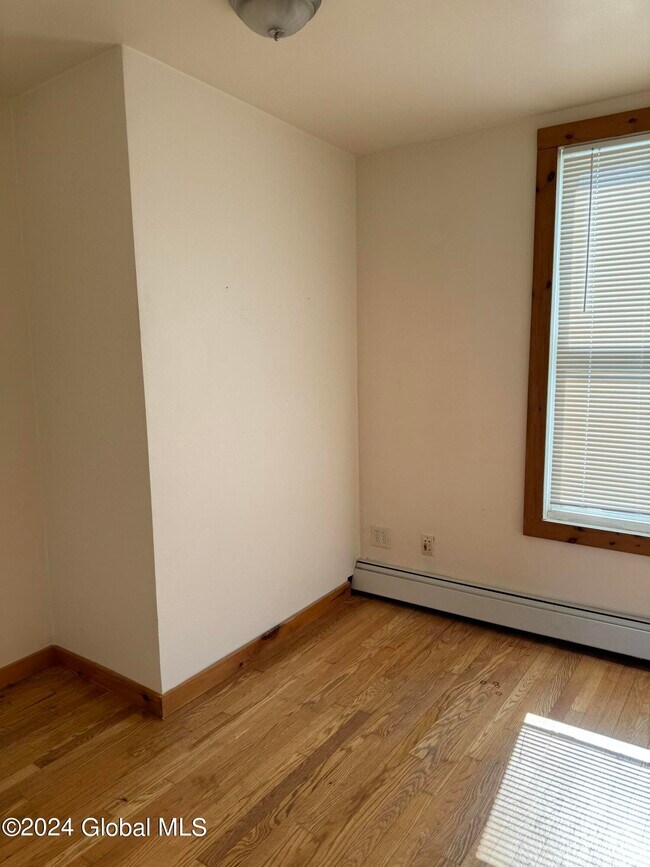 Building Photo - 5 Ferris St