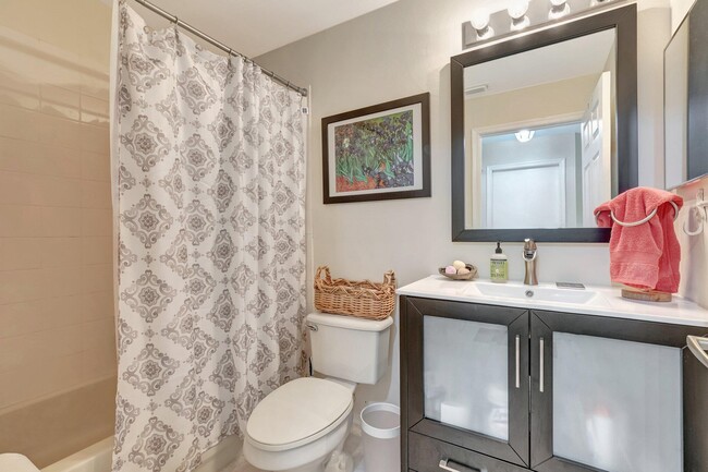 Building Photo - 14211 W La Sedona Cir