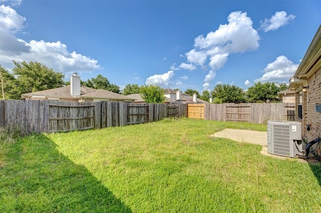 Building Photo - 16522 Grenada Falls Dr