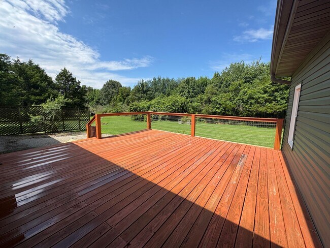 Building Photo - 4 Bedroom 2 Bathroom Home with Convenient Access To I-44!