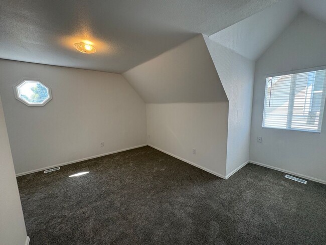 Building Photo - Fully Renovated 3 Bed 2.5 Bath Townhome w/ 1 Car Garage & Yard!