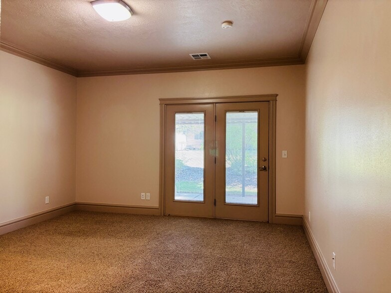 Building Photo - 409 Cobblestone Dr
