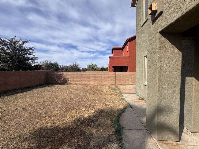 Building Photo - 821 W Saguaro Ln