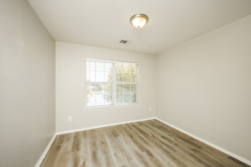Building Photo - 3301 Doris Dr