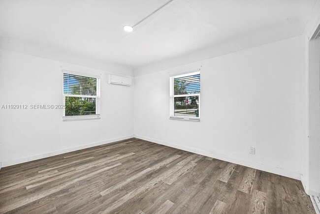 Building Photo - 4109 SW 23rd St