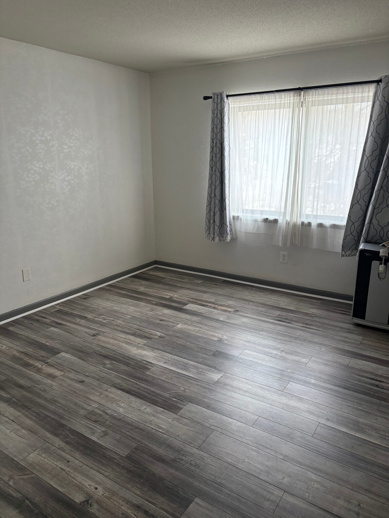 Building Photo - 1274 E Main St