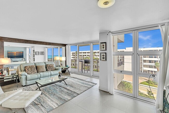 Building Photo - 525 N Ocean Blvd